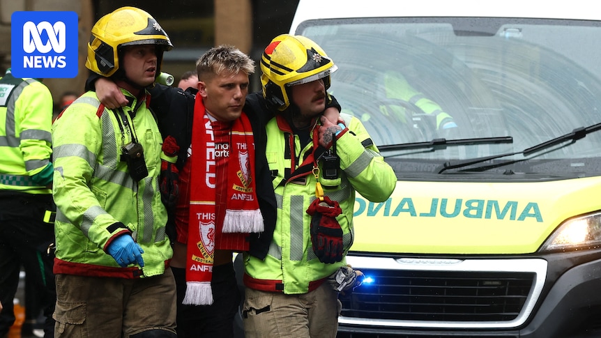 Liverpool Parade: Man Detained After Car Crash