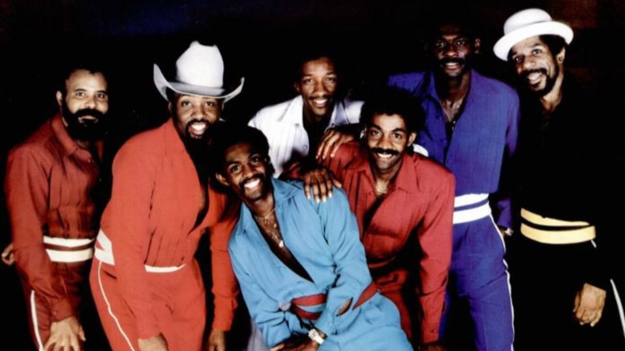 R&B Legend Dies In Tragic Car Crash