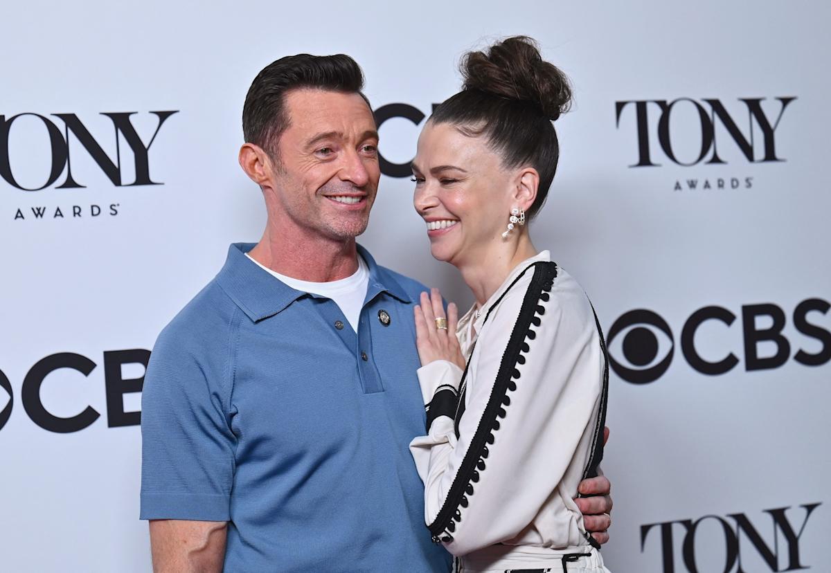 Sutton Foster & Hugh Jackman: Body Language Reveals Confidence