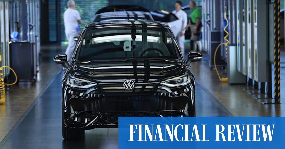 Trump's Tariffs: ASX 200 Dips, Aussie Dollar Soars